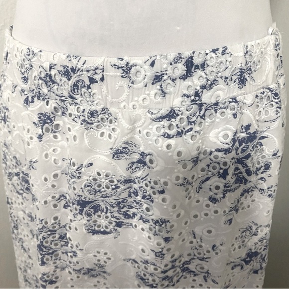 Lucy Paris White and Blue Embroidered Eyelet Skirt Size Large Inner Lining EUC - Picture 7 of 10